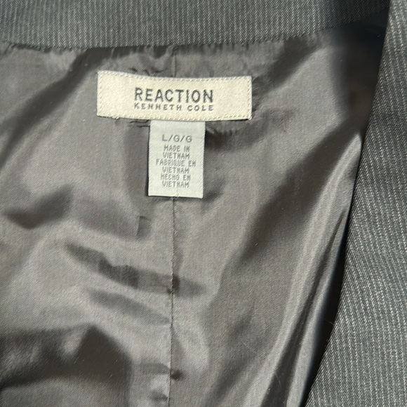 Men’s Vest - Picture 2 of 3